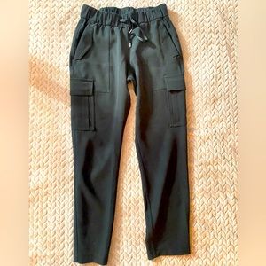 Black lululemon jogger style ankle length size 4